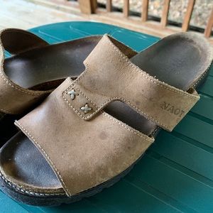 Naot Sandals 39 fits 8.5